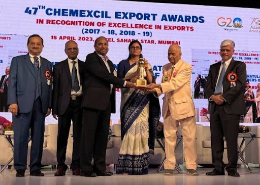 केमेक्सिल कडून एलएसएम आणि मर्चंट एक्सपोर्टर क्षेत्रातील निर्यातीसाठी सुवर्ण पुरस्कार