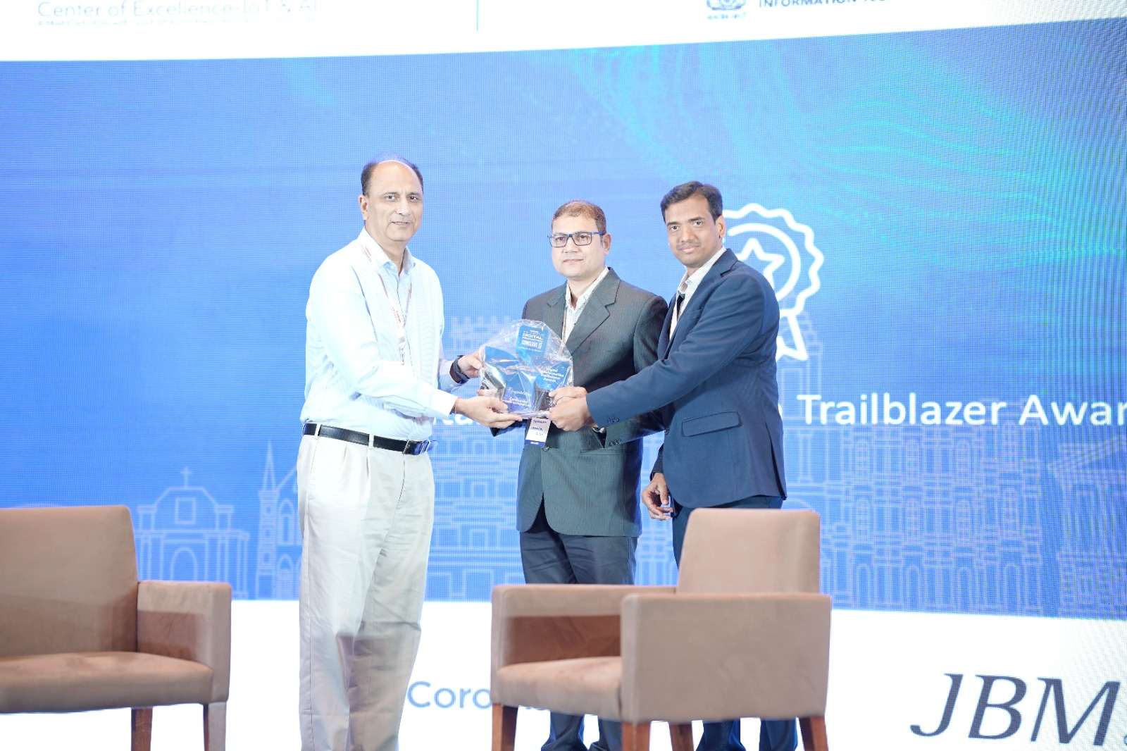 कोरोमंडेल यांना डिजिटल ट्रान्सफॉर्मेशन ट्रेलब्लेझर पुरस्काराने सन्मानित करण्यात आले.