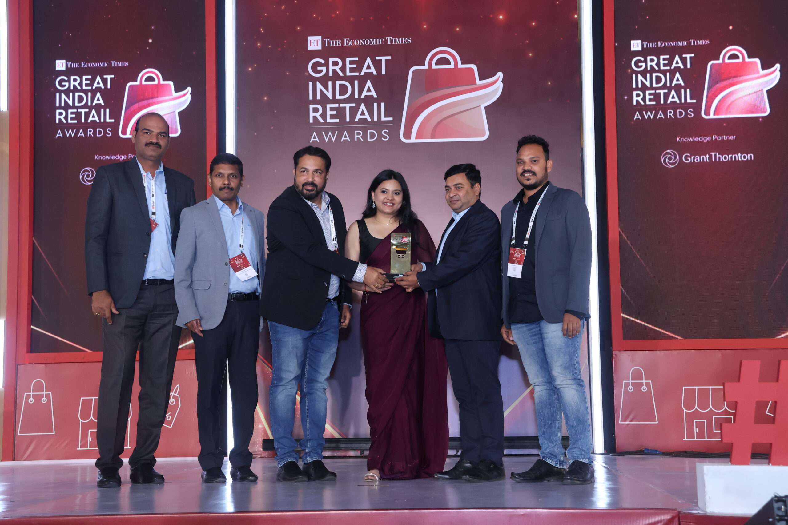 ईटी रिटेल ग्रेट इंडिया रिटेल अवॉर्ड्समध्ये कोरोमंडल रिटेल टीमला “इन्फ्लुएंसर मार्केटिंग कॅम्पेन ऑफ द इयर” पुरस्काराने सन्मानित करण्यात आले.